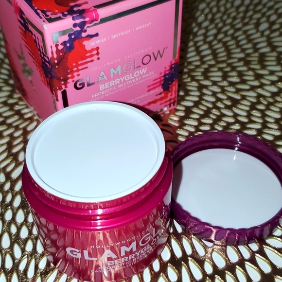 NIB GLAMGLOW Berryglow Probiotic Recovery Radiance Moisturizing Mask 2.5 oz - Picture 5 of 9